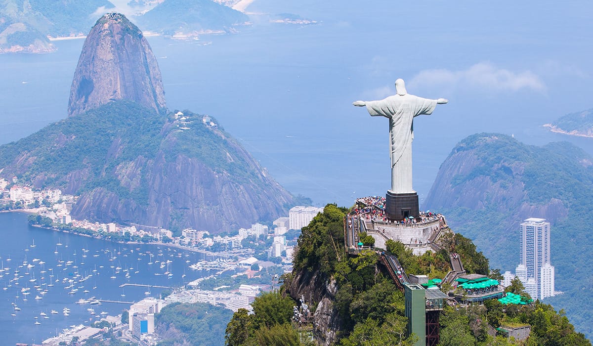 Socha Krista Spasitele (Cristo Redentor) na kopci Corcovado