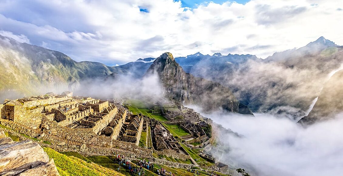 Ranní-mlha-nad-ruinami-Machu-Picchu-82557633