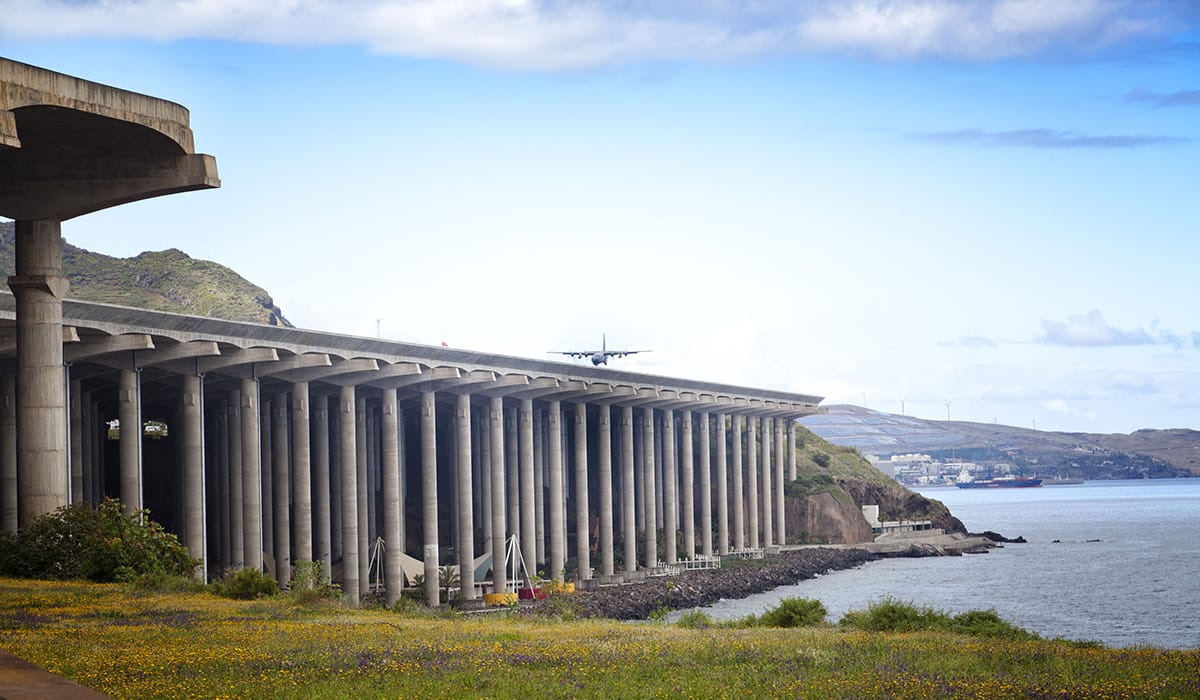 Foto: © oleandra | Portugalsko - Madeira Airport