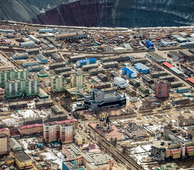 mirnyj–Diamond-Mine-Yakutia-From-The-Air-3