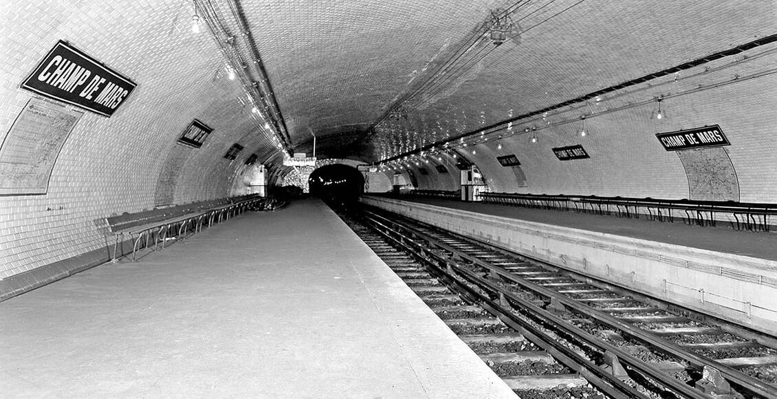 paris-metro-l8-station-fermee-champs-de-mars