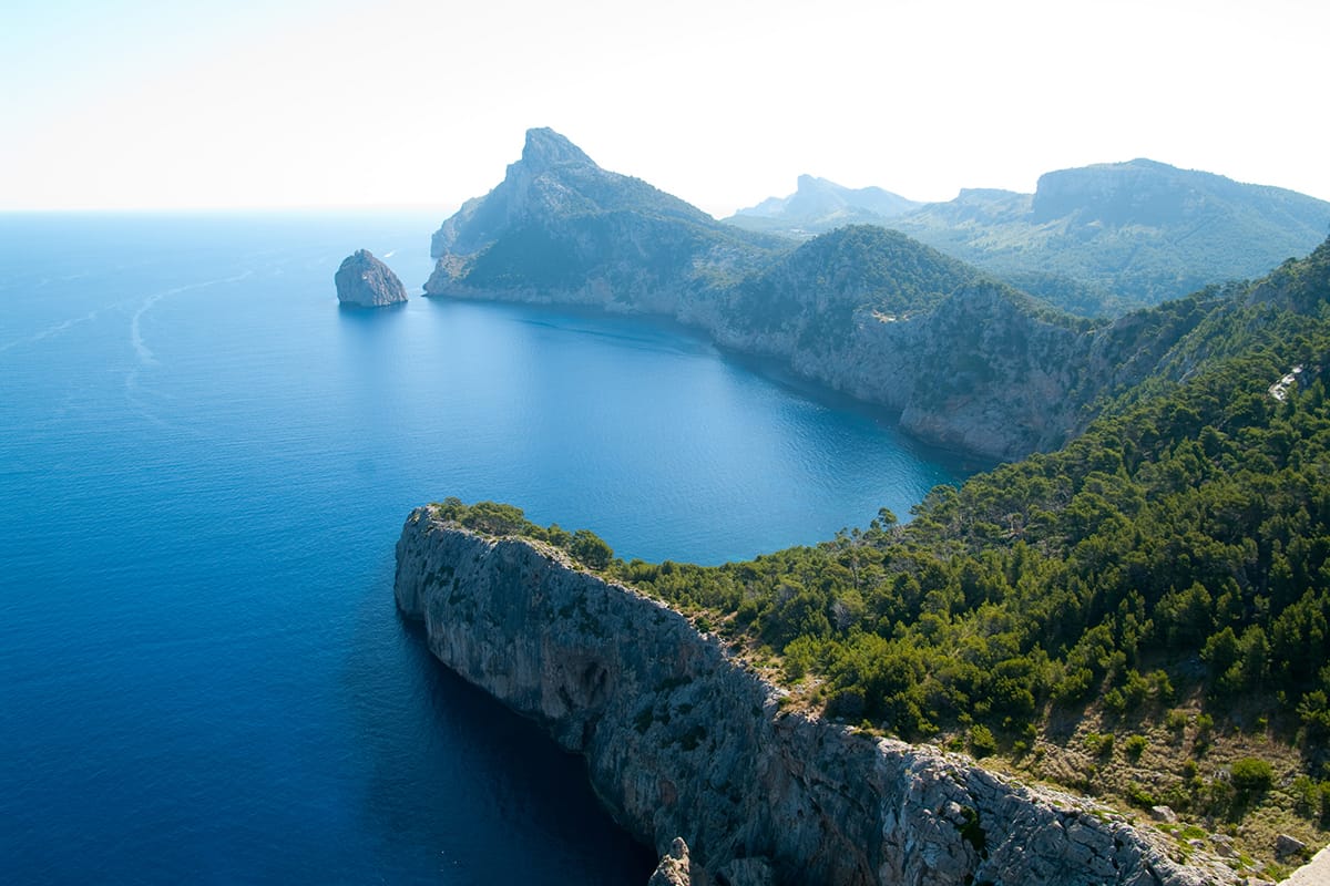 Ostrov Mallorca je členitý