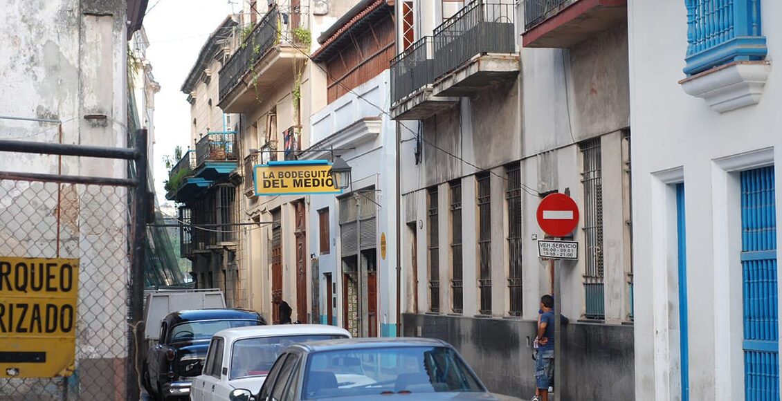 La-Bodeguita-del-Medio-2383874990_0e36e49ac3_o