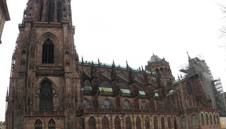 Katedrála Notre-Dame de Strasbourg - 10 nejvyšších katolických kostelů a katedrál světa