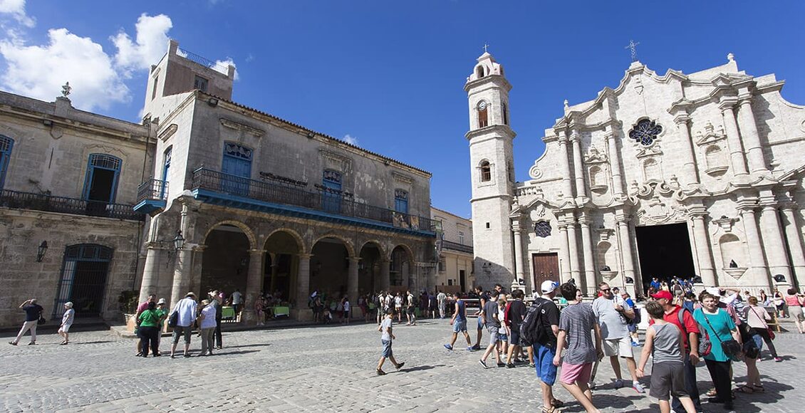 Plaza-De-la-Catedral-63301147_l