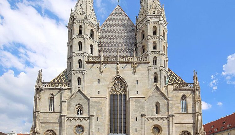 Stephansdom - 10 nejvyšších katolických kostelů a katedrál světa