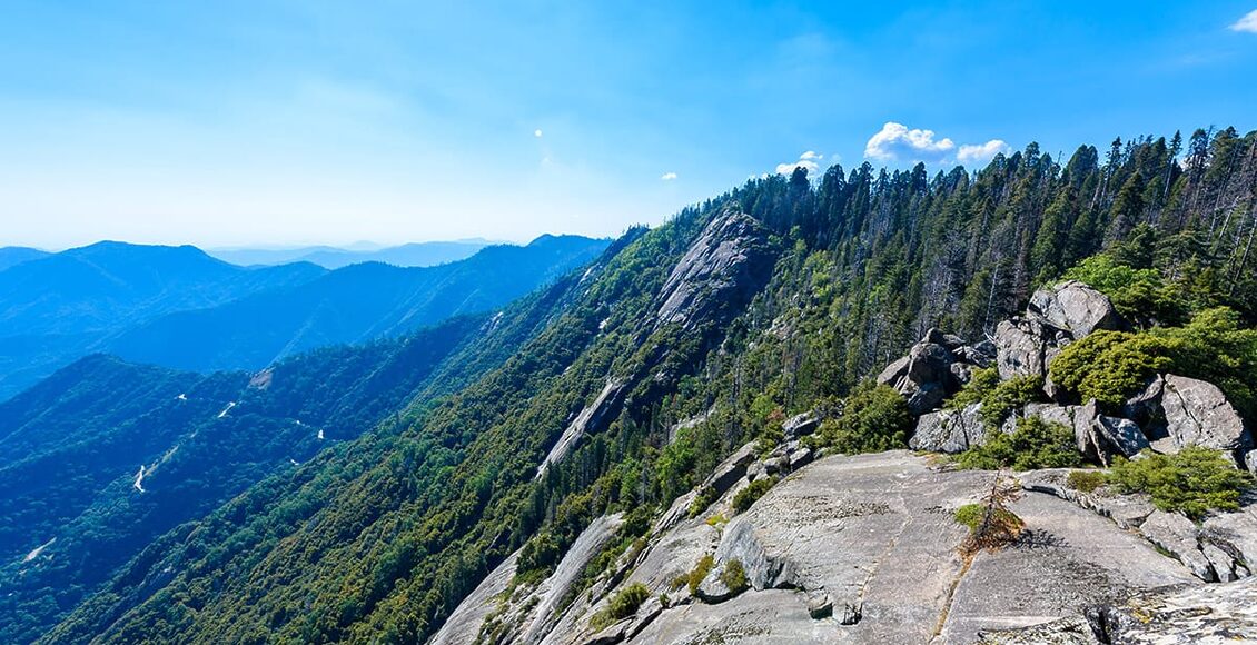 View-from-the-Moro-Rock—Hiking-in-Sequoia-National-Park-91168952_l