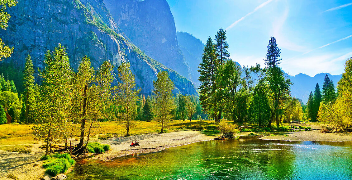 View-of-Yosemite-Valley-in-Yosemite-National-Park-in-autumn-95011939_l