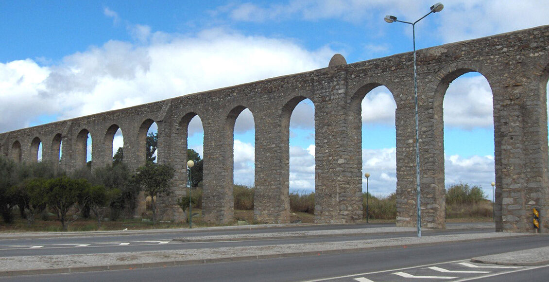 Evora_aqueduct_Georges_Jansoone