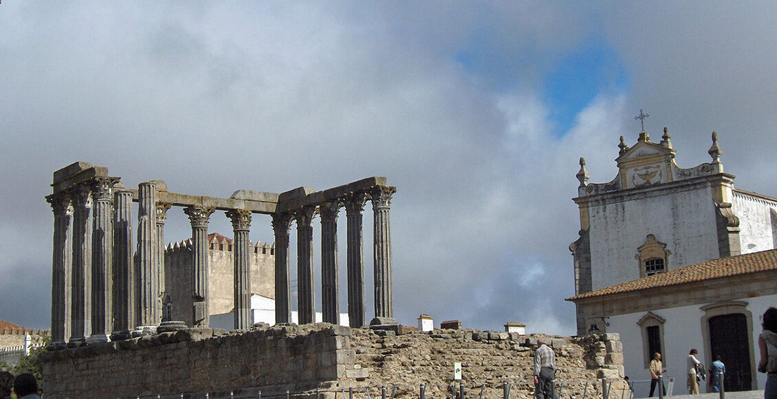 Evora_roman_temple_Georges_Jansoone