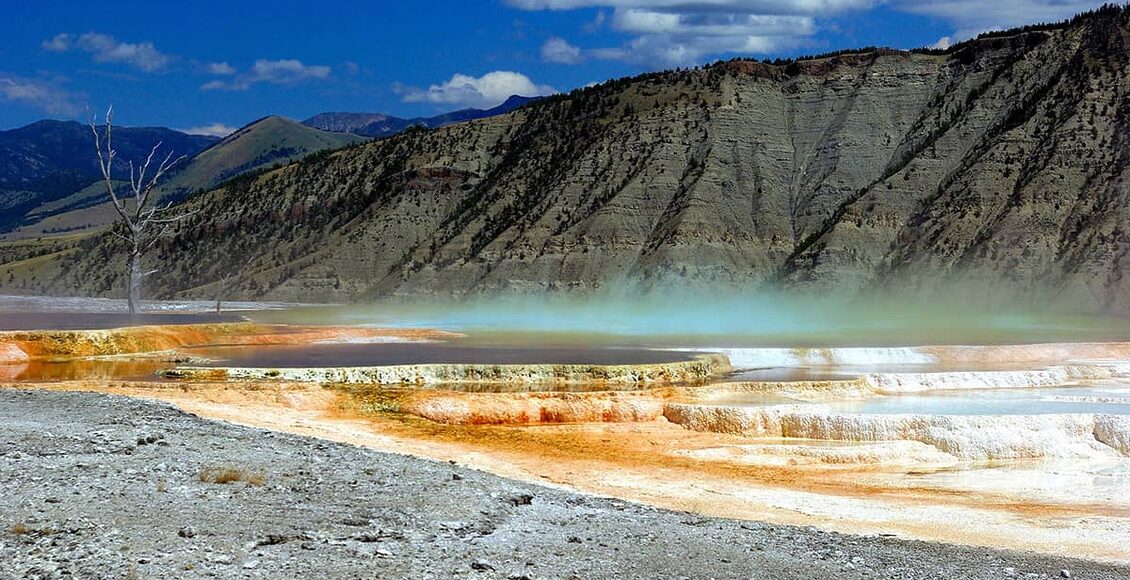 terrace-at-mammoth-hot-springs-3810049_1920