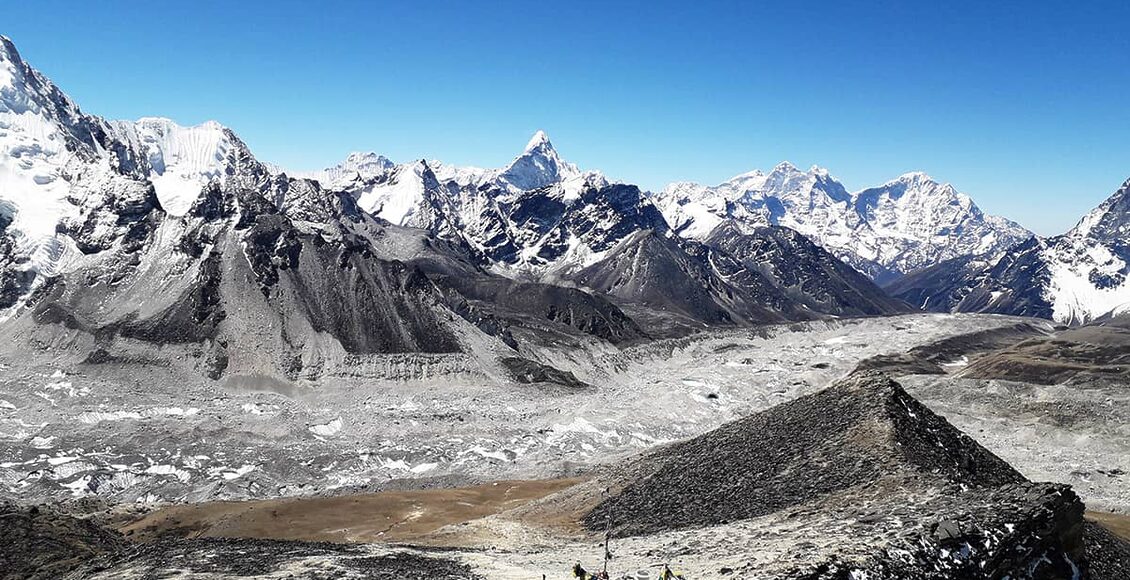 trek-do-Kalapattar—pohled-na-Ama-Dablam-(uprostred)