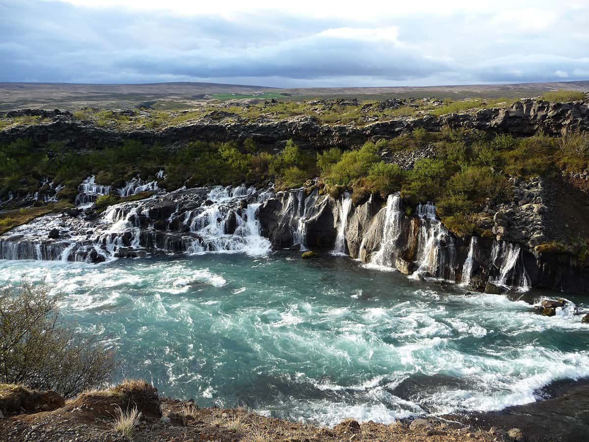 Hraunfossar - 10 nej vodopádů Islandu