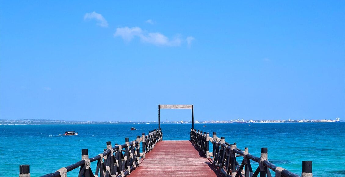 pohled-na-Stone-Town-z-Prison-Island