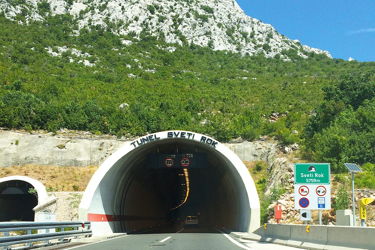 Chorvatsko tunel Sveti Rok