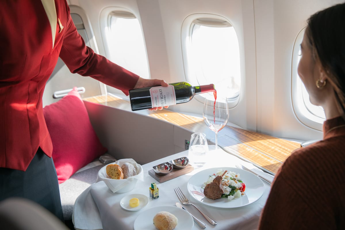 Ve first class Cathay Pacific Airways najdete špičkový catering i prémiová vína